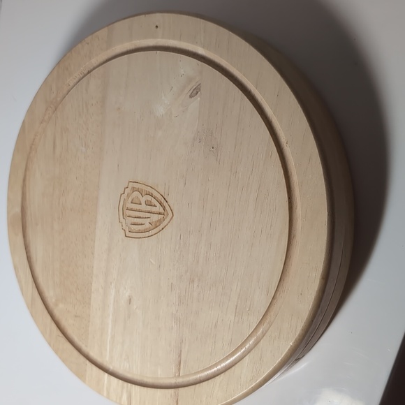 Warner Brothers Cheese Board & Utensils W/original storage bag - Picture 2 of 11